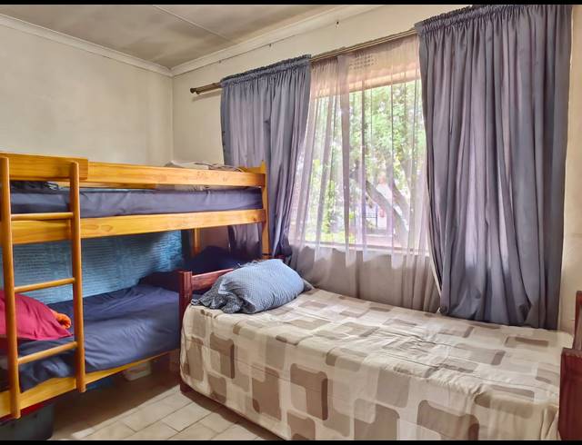 2 BEDROOM DUPLEX FOR SALE IN WINDSOR EAST